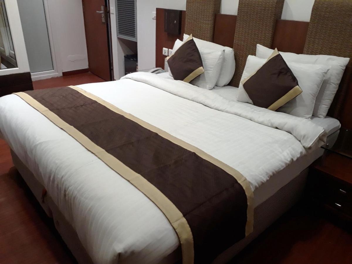 Airport Hotel Golden Bliss Near Delhi Airport Nova Deli Exterior foto
