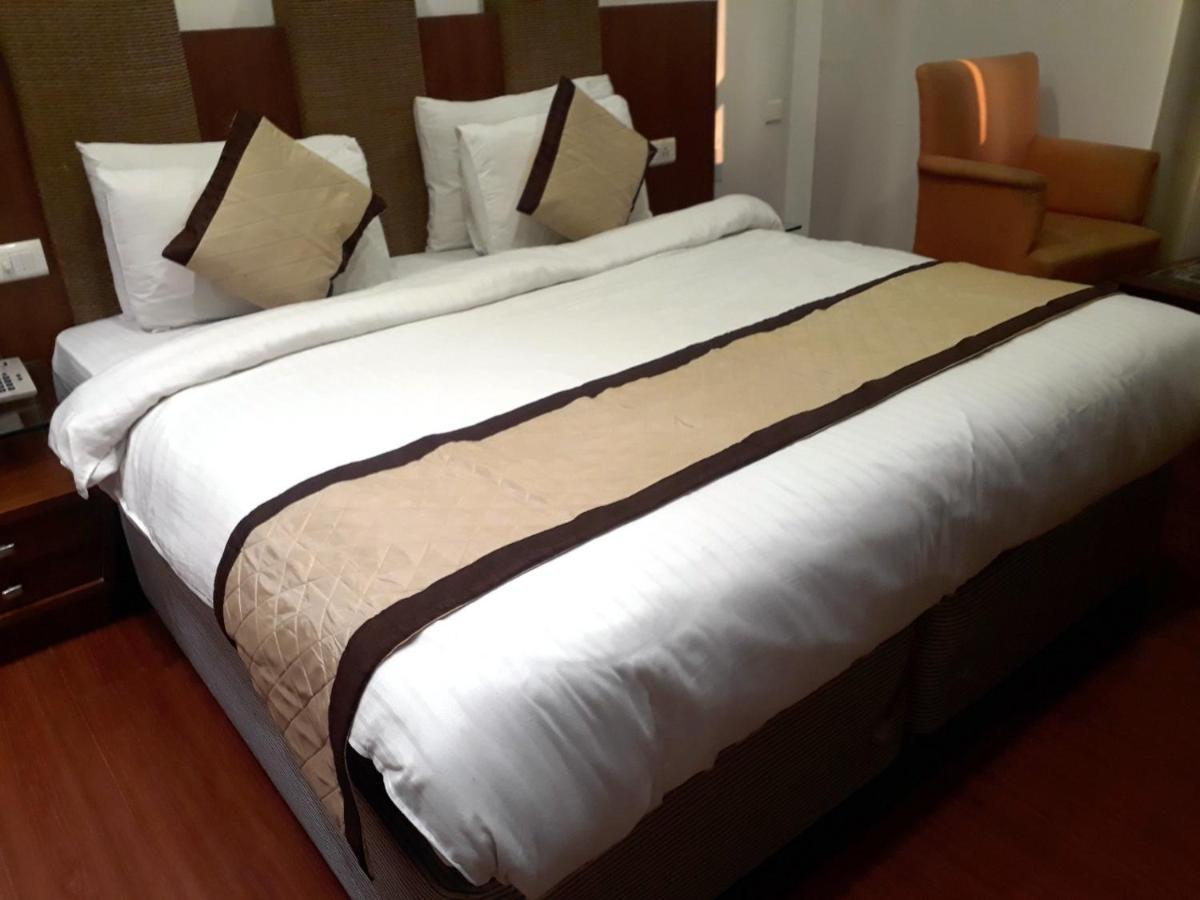 Airport Hotel Golden Bliss Near Delhi Airport Nova Deli Exterior foto