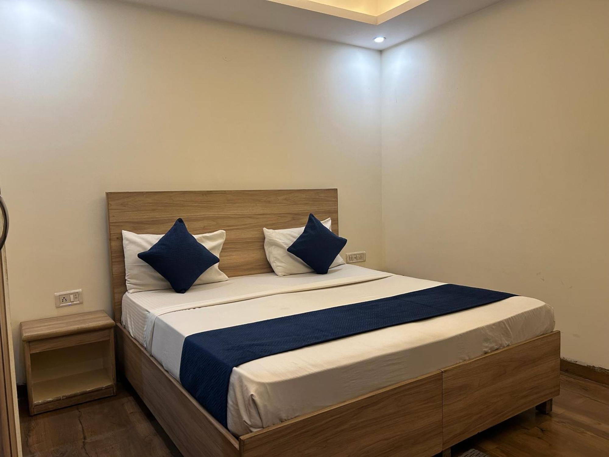 Airport Hotel Golden Bliss Near Delhi Airport Nova Deli Exterior foto