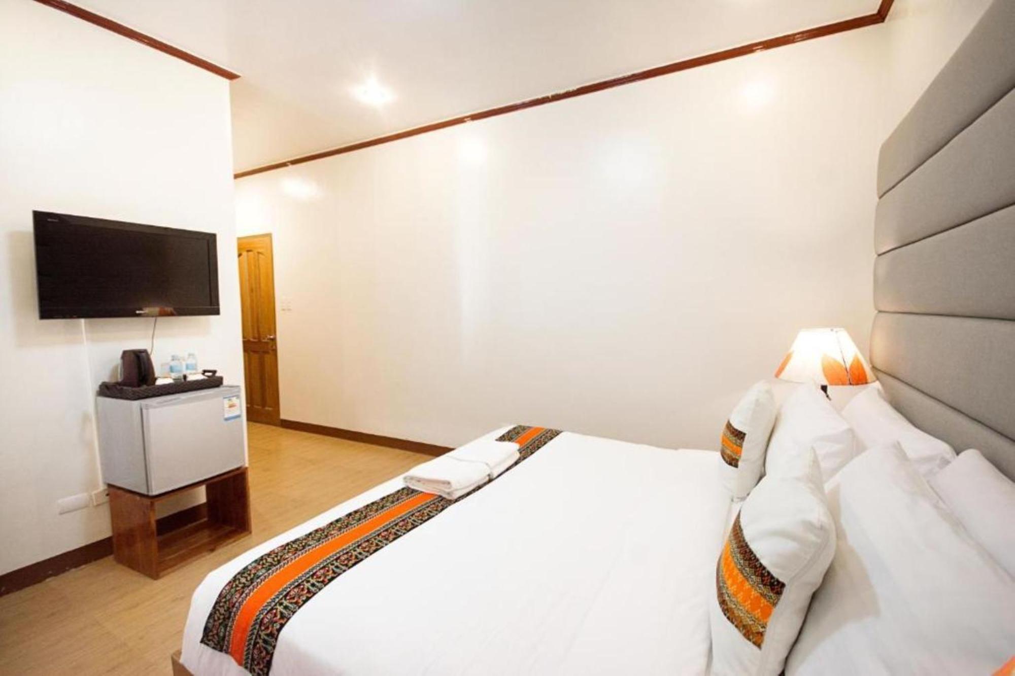 Airport Hotel Golden Bliss Near Delhi Airport Nova Deli Exterior foto