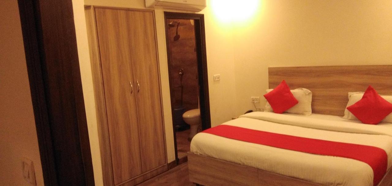 Airport Hotel Golden Bliss Near Delhi Airport Nova Deli Exterior foto