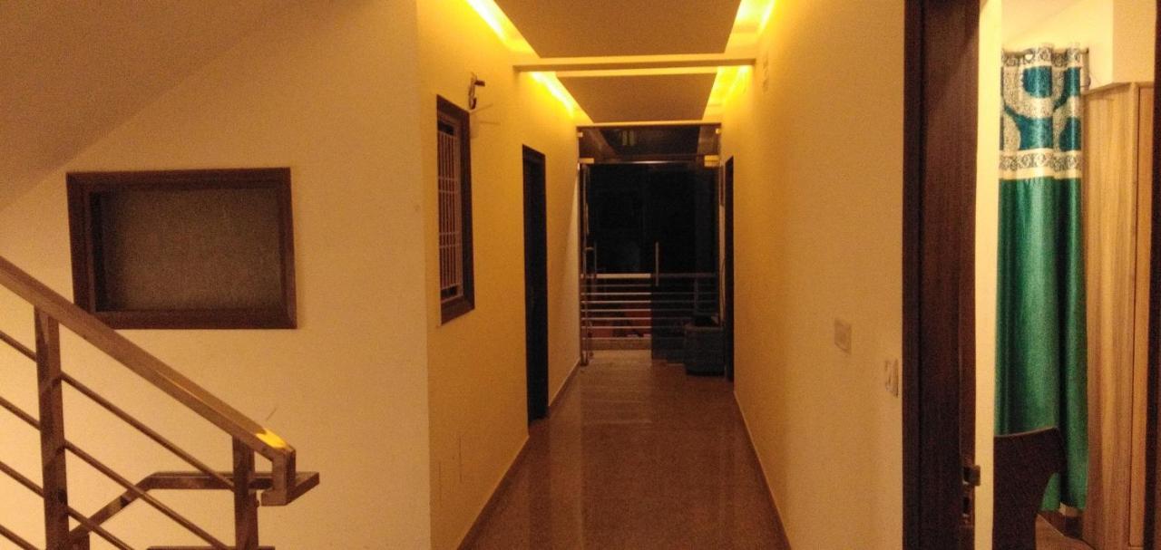Airport Hotel Golden Bliss Near Delhi Airport Nova Deli Exterior foto